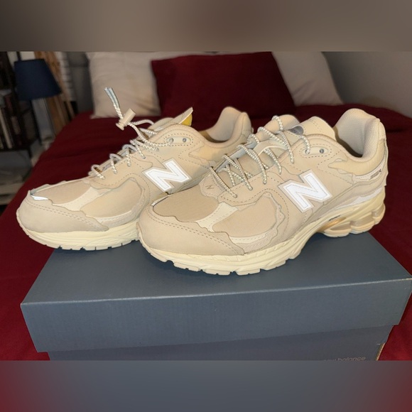 New Balance Cream and White Athletic Shoes - Picture 5 of 13